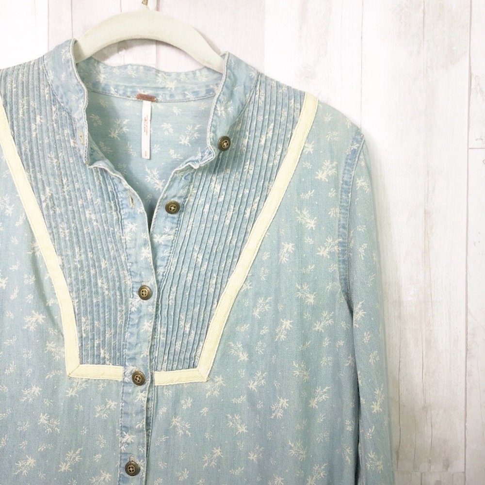 ❌SOLD❌ [Free People] Floral Chambray Button Down - Picture 5 of 8